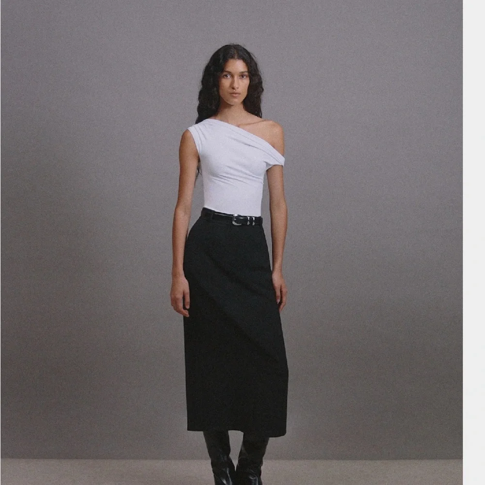 Aritzia Original Contour Ravish Top - Picture 10 of 15